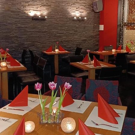 Hotel-Restaurant Le Lion D'Or Поррантрюи Экстерьер фото