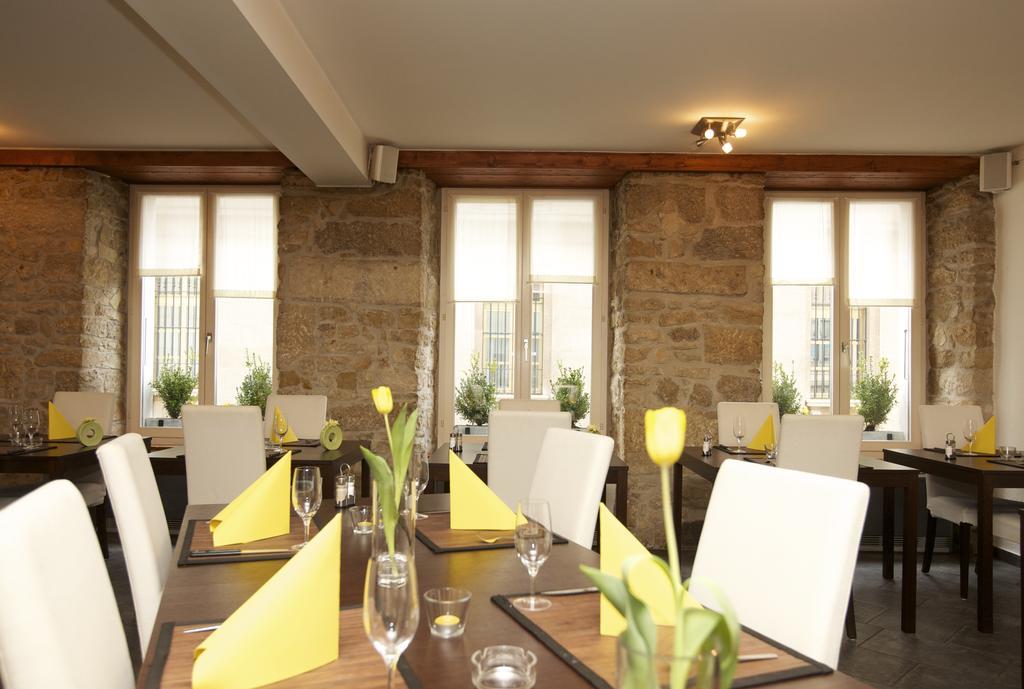 Hotel-Restaurant Le Lion D'Or Поррантрюи Экстерьер фото